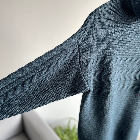 SUZY SHIER Women's Turtle Neck Stone Blue Sweater Warm, Size Large - Picture 5 of 12